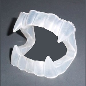 RTD-152524 : 24-Pack Plastic Glow-in-the-Dark Dracula Vampire Teeth Werewolf Fangs at RTD Gifts