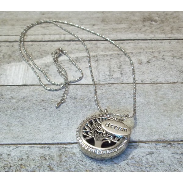 Tree of Life Essential Oil Diffuser Necklace Aromatherapy Locket Jewelry Tree of Life Essential Oil Diffuser Necklace Aromatherapy Locket Jewelry